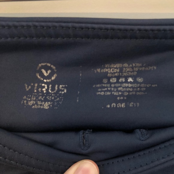 SOLD Bundle of 2 Virus Compression 3/4 Crop Pants - Picture 8 of 8